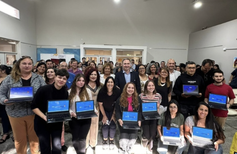 La Provincia completó la entrega de 58.000 netbooks a instituciones educativas